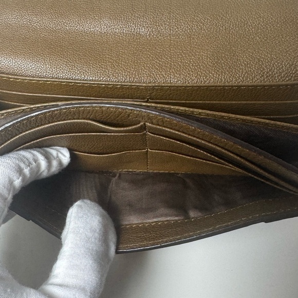 Chloe Bi-Fold Wallet Flap Pebbled Brown Leather Wallet with Gold Clasp - Picture 14 of 16